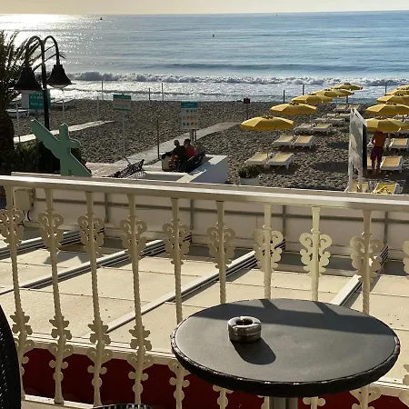 Pedro Hotel *